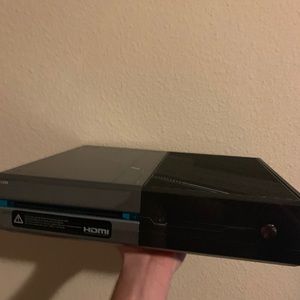 Xbox one hale edition with two controllers